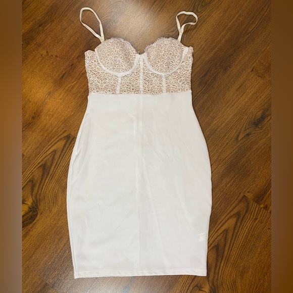 Revamped Other - 🌷 White Lace Corset Style Midi Dress 🌷